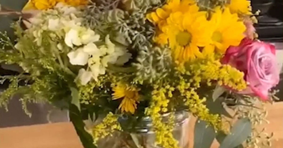 Three flower arranging hacks you need to know to make your blooms look professionally styled – 9Honey