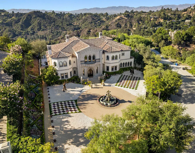 You can rent a 'Game of Thrones' mansion with its own 'Iron Throne' in Beverly Hills.
