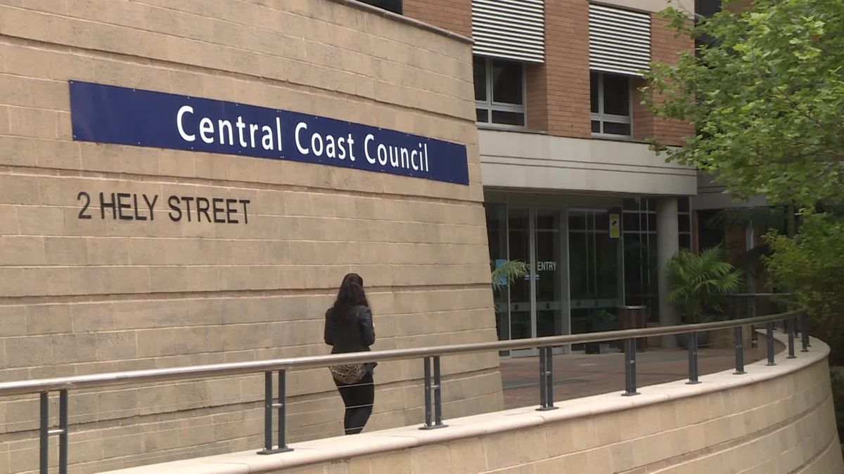 Central Coast Council suspended, public inquiry ordered into financial woes