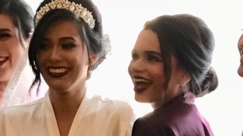 The bride's sister, Rosa Moran, posted the heartwarming photo to Twitter.
