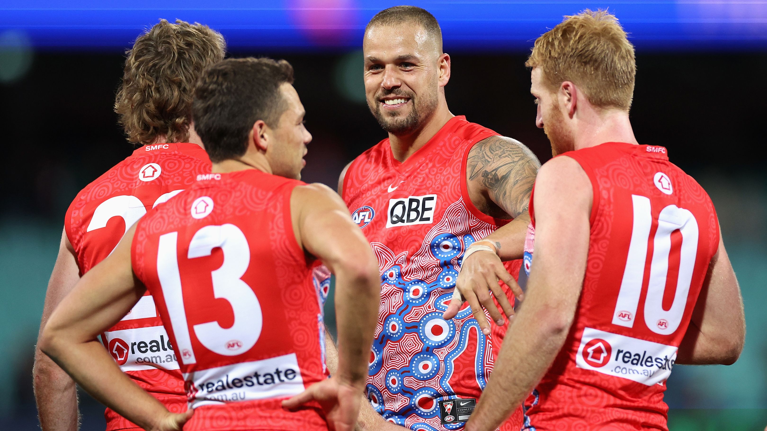 Lance Franklin of the Swans celebrates with teammates.