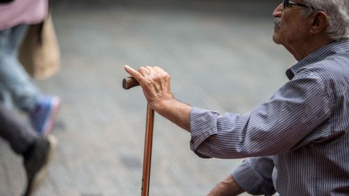 Australian men lose life expectancy crown