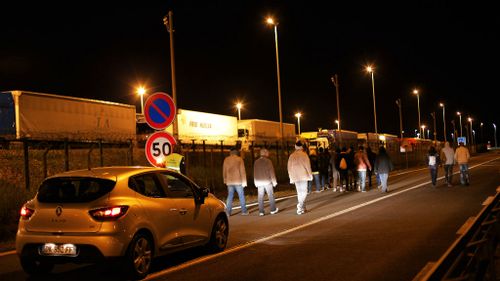 One dead as migrants storm Eurotunnel terminal in France