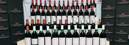 A set of Penfolds Grange wine has sold for a world record price of $372,800 at auction.