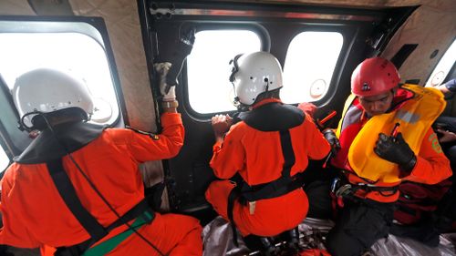 Divers being sent down to examine AirAsia wreck