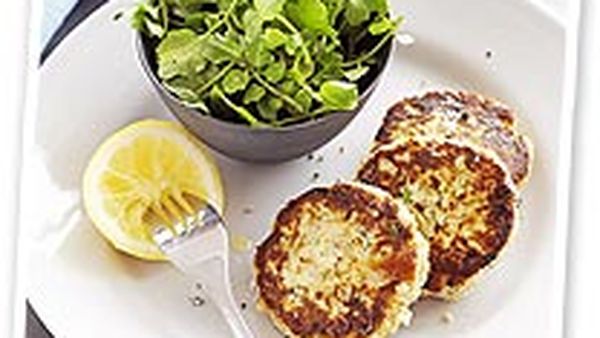 Tuna patties with watercress salad and garlic mayonnaise
