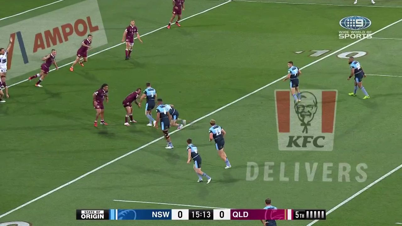 Origin fans fire up at 'terrible, trash, hot mess' NSW Blues jersey in Game 1 