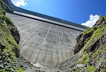 How tall is Switzerland's Grande Dixence Dam, the world's tallest gravity dam?