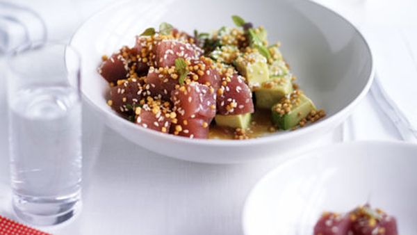 Tuna and avocado salad with sesame dressing