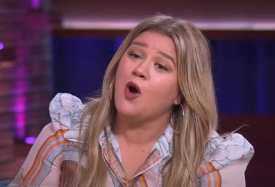Dwayne Johnson stumps Kelly Clarkson with sex dirty sex joke about his wife