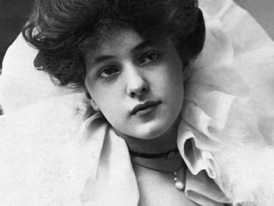 Evelyn Nesbit was the celebrated ideal Gibson Girl of New York society. 