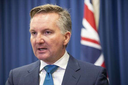 Shadow treasurer Chris Bowen said the comments on Shrotens plans for minimum wage earners were typical negativity from Mr Morrison.(AAP Image/Glenn Hunt) 