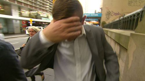 Craig Phelps ducks for cover during an earlier court hearing following his 2016 arrest in Newcastle. (A Current Affair)
