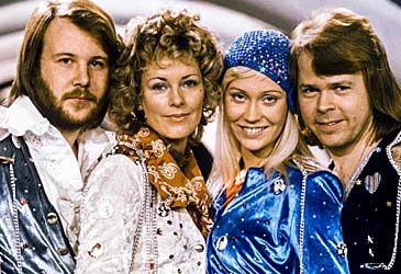 Which song did ABBA perform to win Eurovision in 1974?