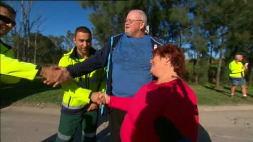 Ashley and Peta Kennedy thank workers for their support. (9NEWS)