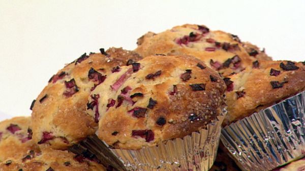 Rhubarb & custard muffins