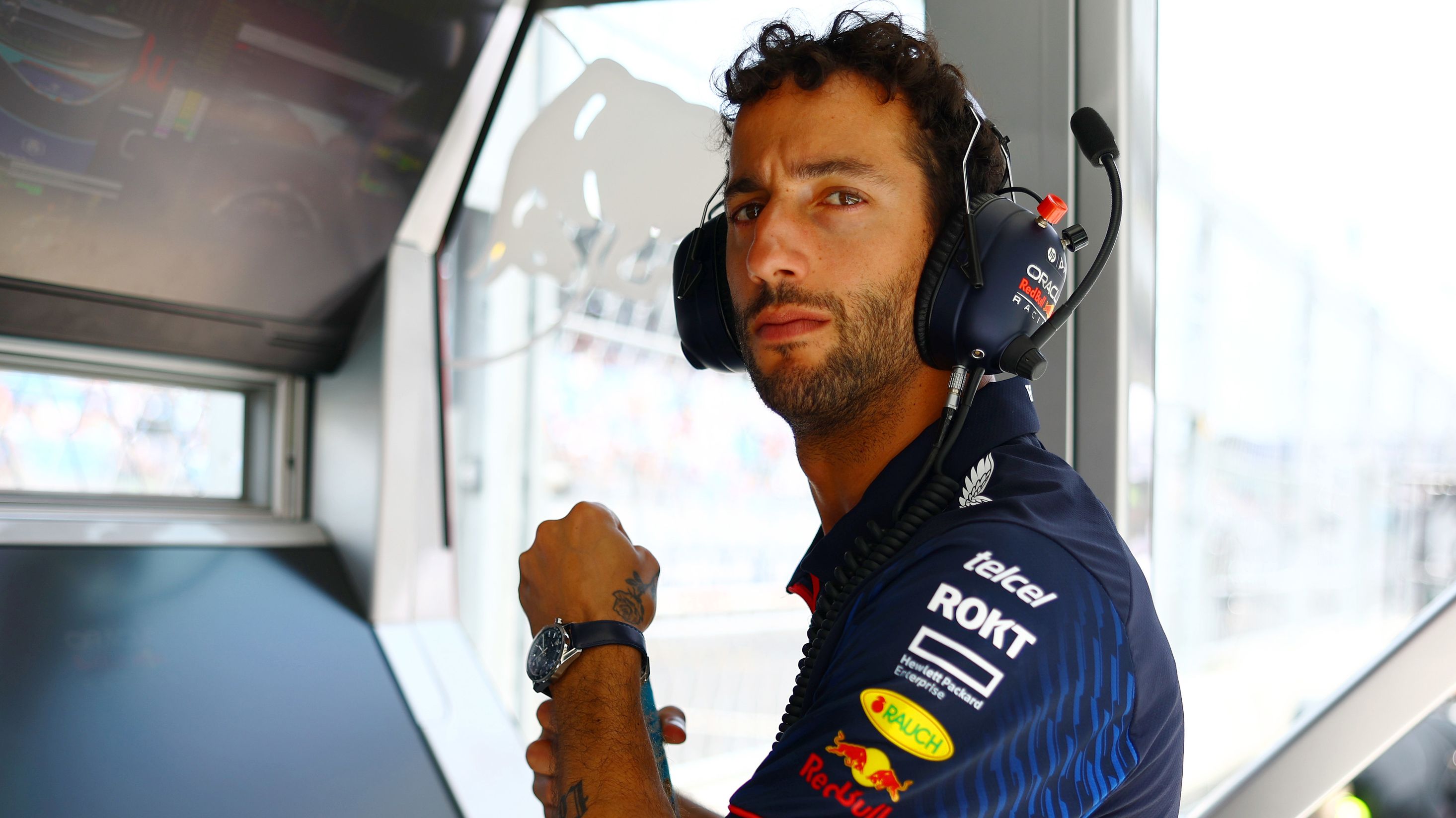 Daniel Ricciardo of Australia and Oracle Red Bull Racing looks on from the pitwall during practice ahead of the F1 Grand Prix of Miami at Miami International Autodrome on May 05, 2023 in Miami, Florida. (Photo by Mark Thompson/Getty Images)