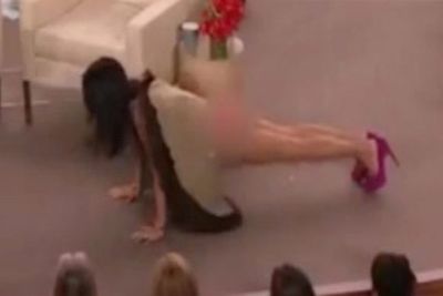 The <i>The Real Housewives of New York City</i> star wanted to show off her push up skills during an interview with Anderson Cooper, but she showed off a lot more than that!