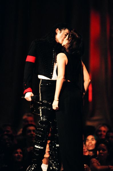 lisa marie presley and michael jackson kissing