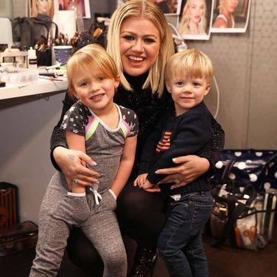 Kelly Clarkson with her two kids.