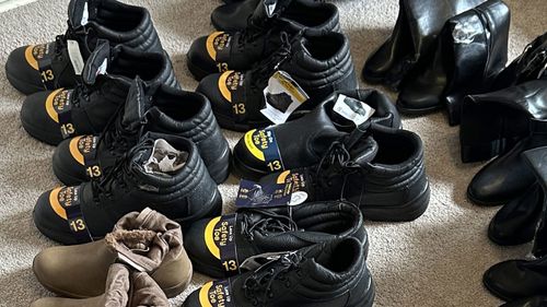 Os répteis estavam escondidos em botas.