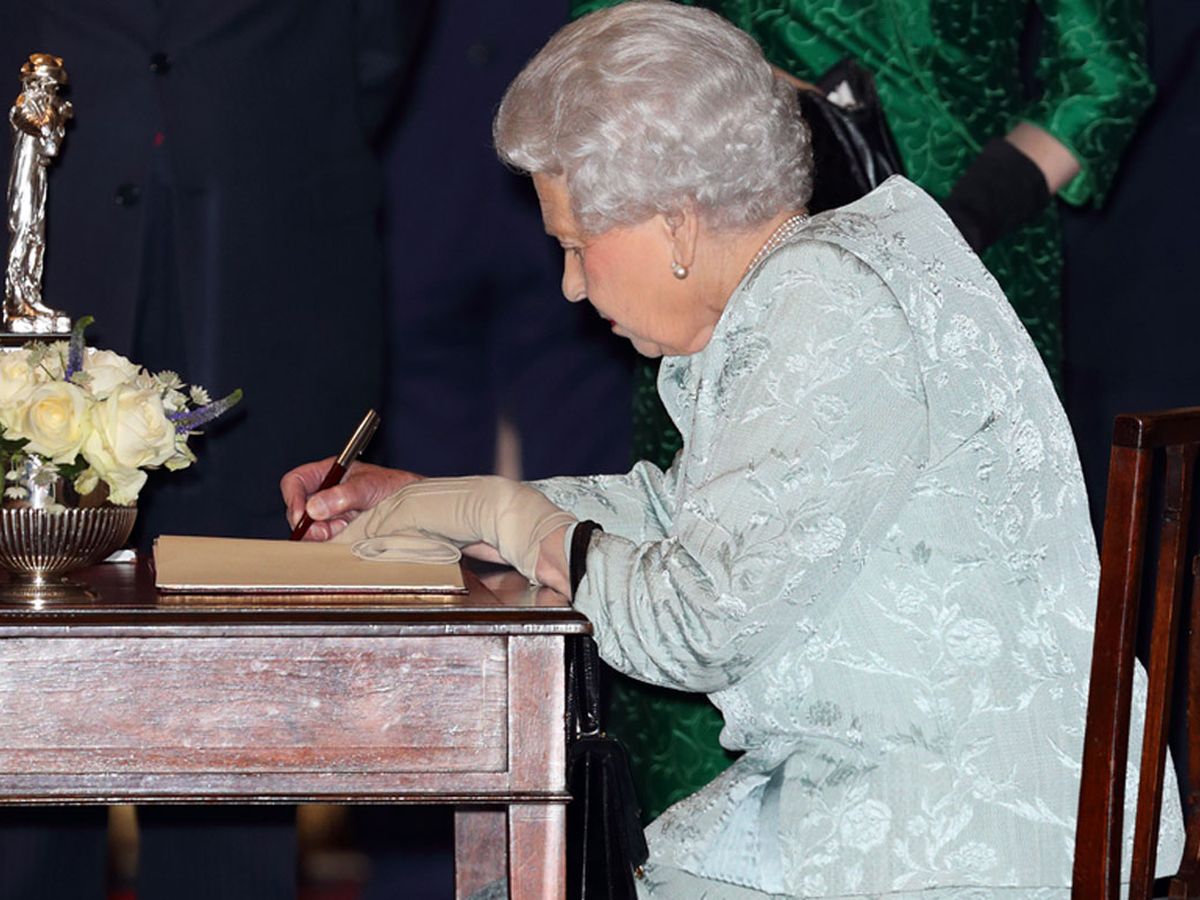 Queen Elizabeth wrote a secret letter which can't be opened for 63