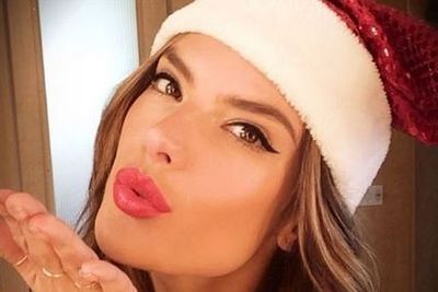 @alessandraambrosio: Bom dia galera !!! #christmas kisses to everyone #hohoho