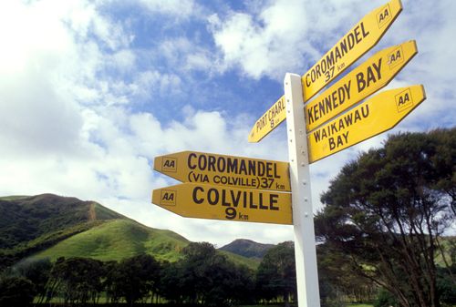 A political battle in New Zealand has erupted over a plan to roll out bilingual road signs.