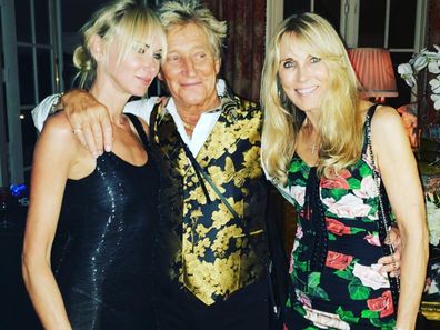 Kimberly Stewart dengan ayah Rod Stewart dan ibu Alana Stewart.