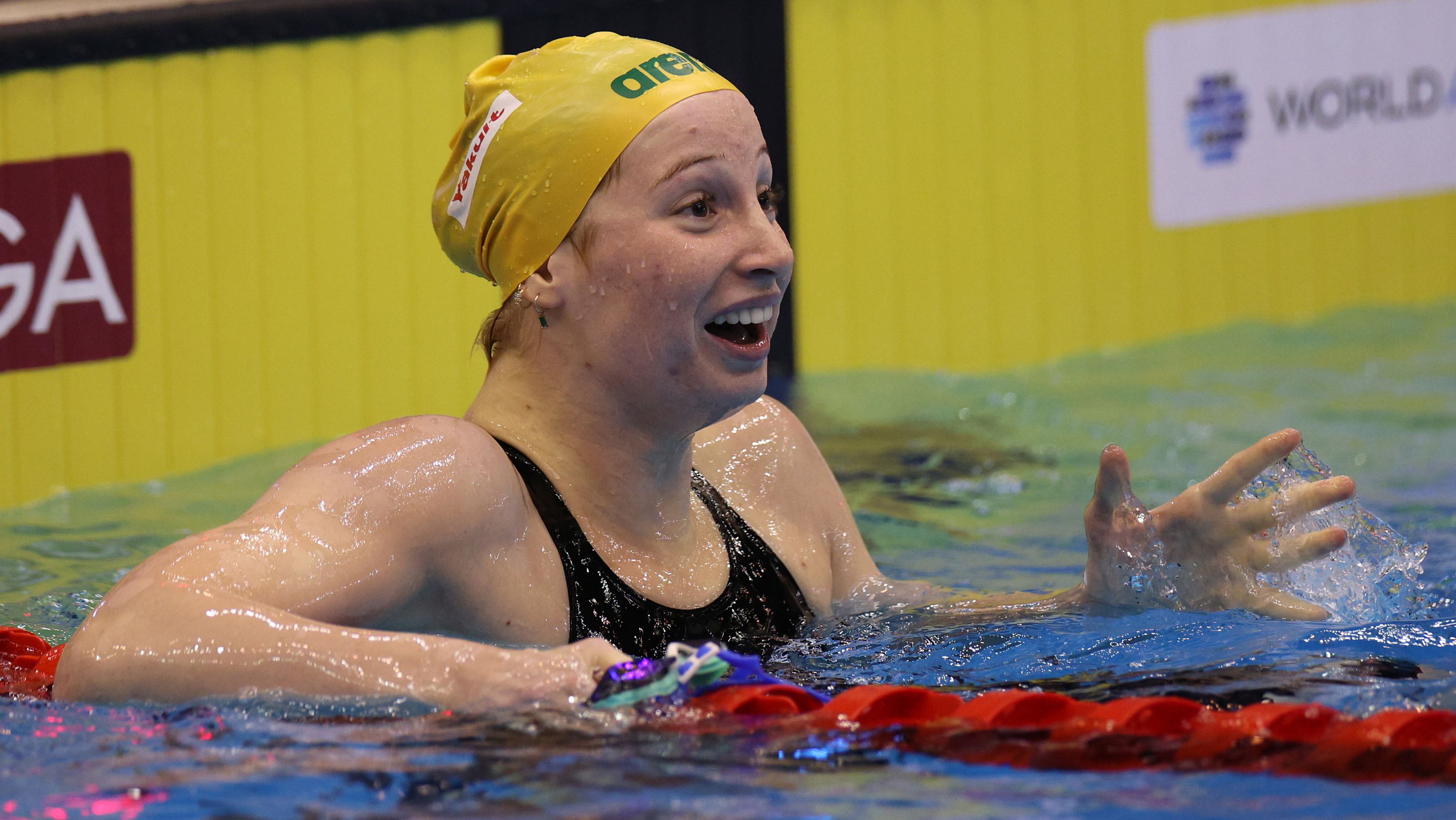 Mollie O'Callaghan sets new world record, stuns Ariarne Titmus to claim 200m freestyle gold