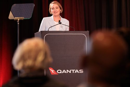 L'amministratore delegato di Qantas Vanessa Hudson all'assemblea generale annuale del 2024 a Hobart.