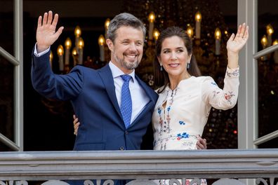 COPENHAGEN, DENMARK - MAY 26: Crown Prince Frederik of Denmark and Crown Princess Mary of Denmark appear on the balcony as the Royal Life Guards carry out the changing of the guard on Amalienborg Palace square on the occasion of the 50th birthday of The Crown Prince Frederik of Denmark on May 26, 2018 in Copenhagen, Denmark. (Photo by Patrick van Katwijk/Getty Images)