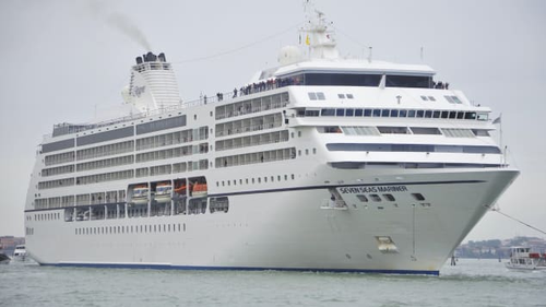 Colombian officials prevented the Seven Seas Mariner from letting anyone disembark in Cartagena. 