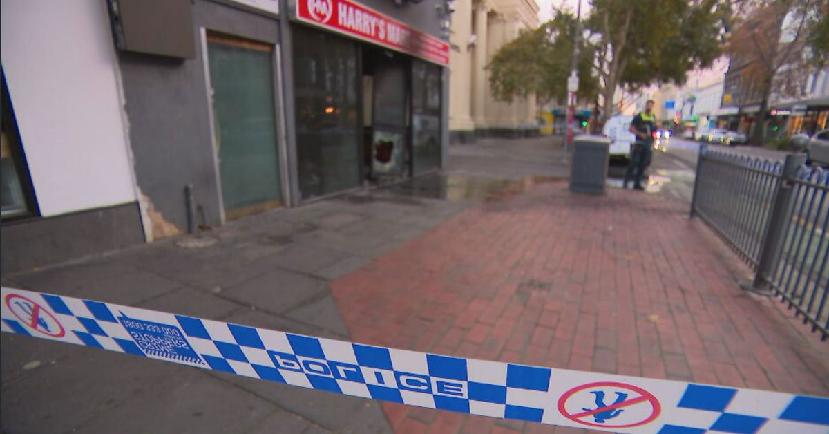 Offenders filmed setting store alight in Melbourne