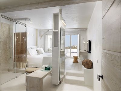 Hotels With See Through Bathrooms Don T Step Into These Kensho Mykonos Greece