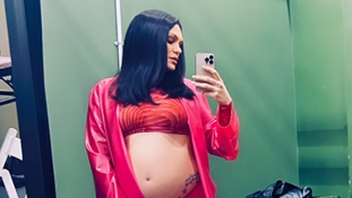 Jessie J shows off her baby bump