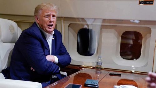 Donald Trump ha pagato una star del cinema per adulti e un modello di playboy per tenere nascosti i suoi affari.