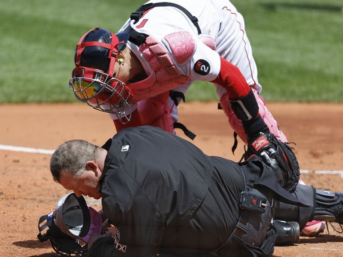 Cardinals reliever Gallegos gets wiped down by umpire after using rosin bag  on his left arm – NewsNation