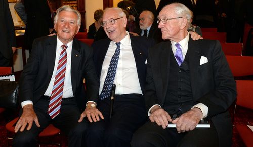 Sir Ninian (centre) with former prime ministers Bob Hawke and Malcolm Fraser. (AAP)