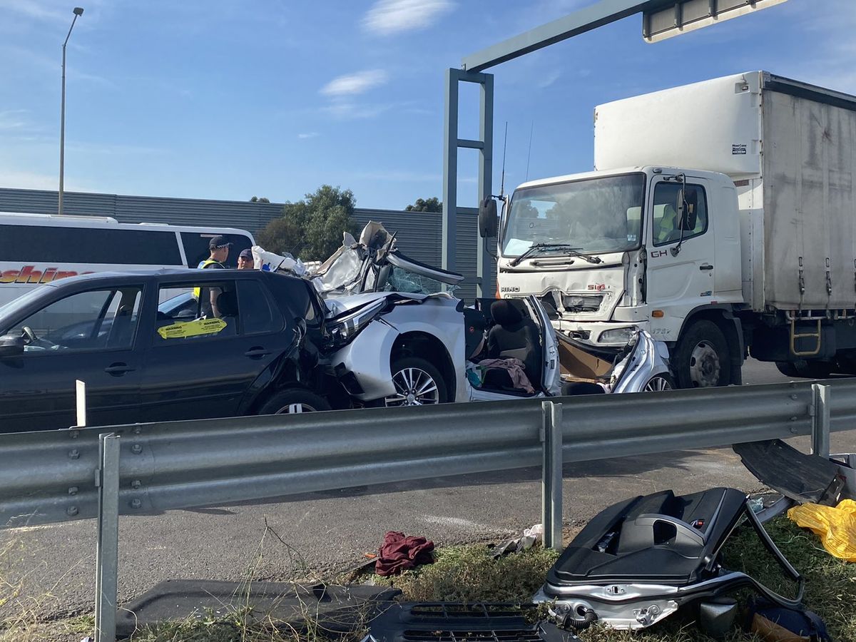 Multi Vehicle Smash One Year Old And Others Sent To Hospital Following A Serious Crash On The Western Freeway In Melbourne