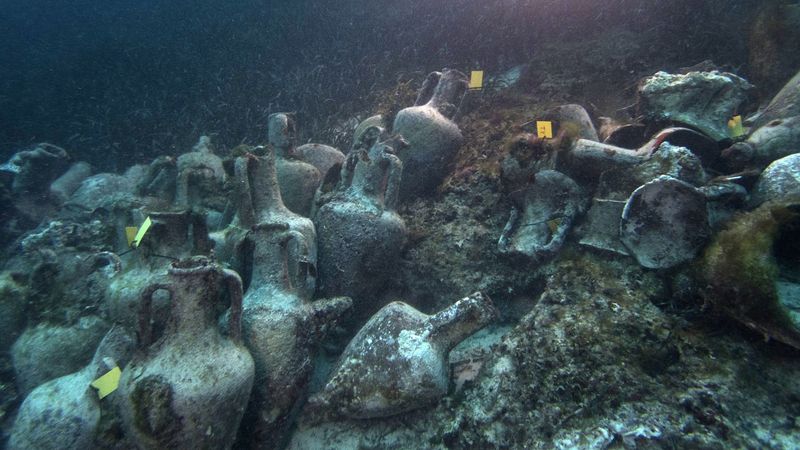 Ancient amphoras lie at the bottom of the sea from the shipwreck