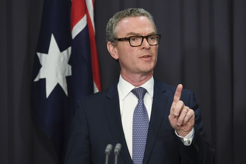 Leader of the House Christpher Pyne has called for Bill Shorten to take leadership on the remaining Lbor MPs with a citizenship cloud over them. (AAP)