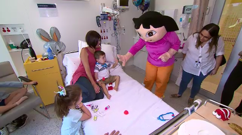 Dora the Explorer paid an Easter visit to kids in Melbourne hospital. (9NEWS)