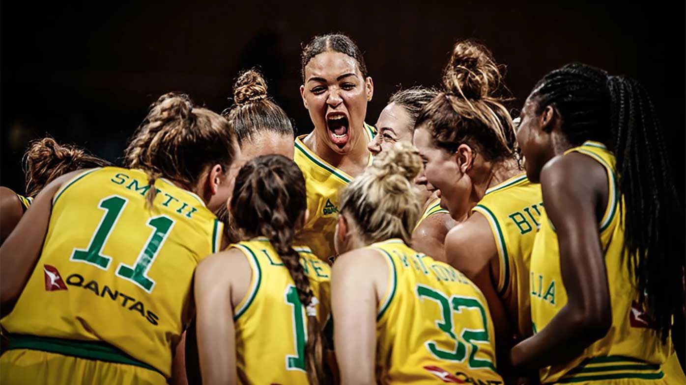 Liz Cambage with other members of the Opals.