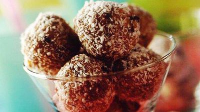 <a href="http://kitchen.nine.com.au/2016/05/05/15/18/ginger-snowballs-with-dried-apricots-and-grated-coconut" target="_top">Ginger snowballs with dried apricots and grated coconut</a>&nbsp;recipe - a cheeky cheats dessert to cap off the night, with some pantry staples