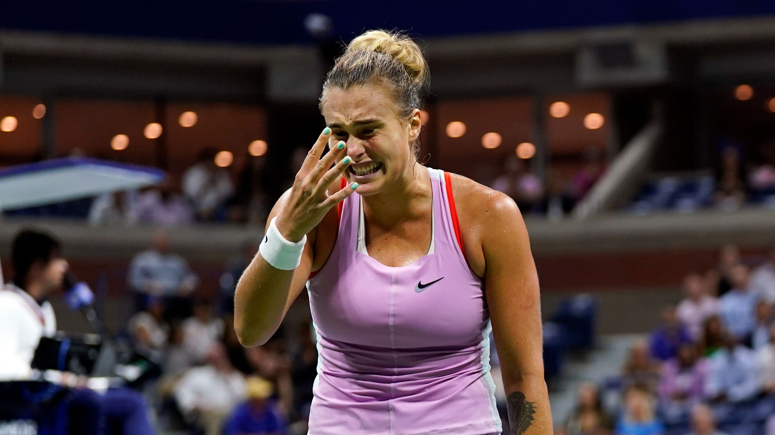 Aryna Sabalenka, of Belarus, reacts to a shot against Iga Swiatek, of Poland, during the semifinals of the U.S. Open tennis championships, Thursday, Sept. 8, 2022, in New York. (AP Photo/John Minchillo)