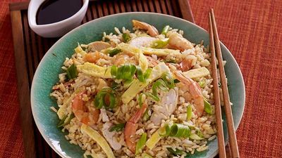 <a href="http://kitchen.nine.com.au/2017/01/31/11/17/chinese-fried-rice" target="_top">Chinese fried rice</a><br>
<br>
<a href="http://kitchen.nine.com.au/2016/06/07/02/22/host-your-own-chinese-banquet" target="_top" class="item-tag">More Lunar New Year recipes</a>