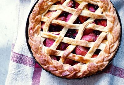 <a href="http://kitchen.nine.com.au/2016/05/20/10/28/annie-riggs-peach-and-blackcurrant-pie" target="_top">Annie Rigg's peach and blackcurrant pie</a>
