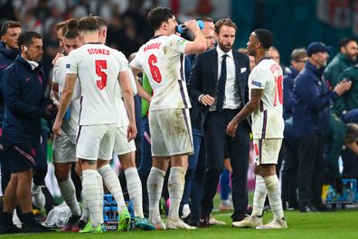 LONDON, ENGLAND - JULY 11: Gareth Southgate, Head Coach of England speaks with Harry Maguire and Raheem Sterling of England during half time of extra time during the UEFA Euro 2020 Championship Final between Italy and England at Wembley Stadium on July 11, 2021 in London, England. (Photo by Andy Rain - Pool/Getty Images)