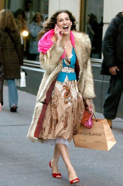 Sex & The City scene with Carrie Bradshaw in a fur coat